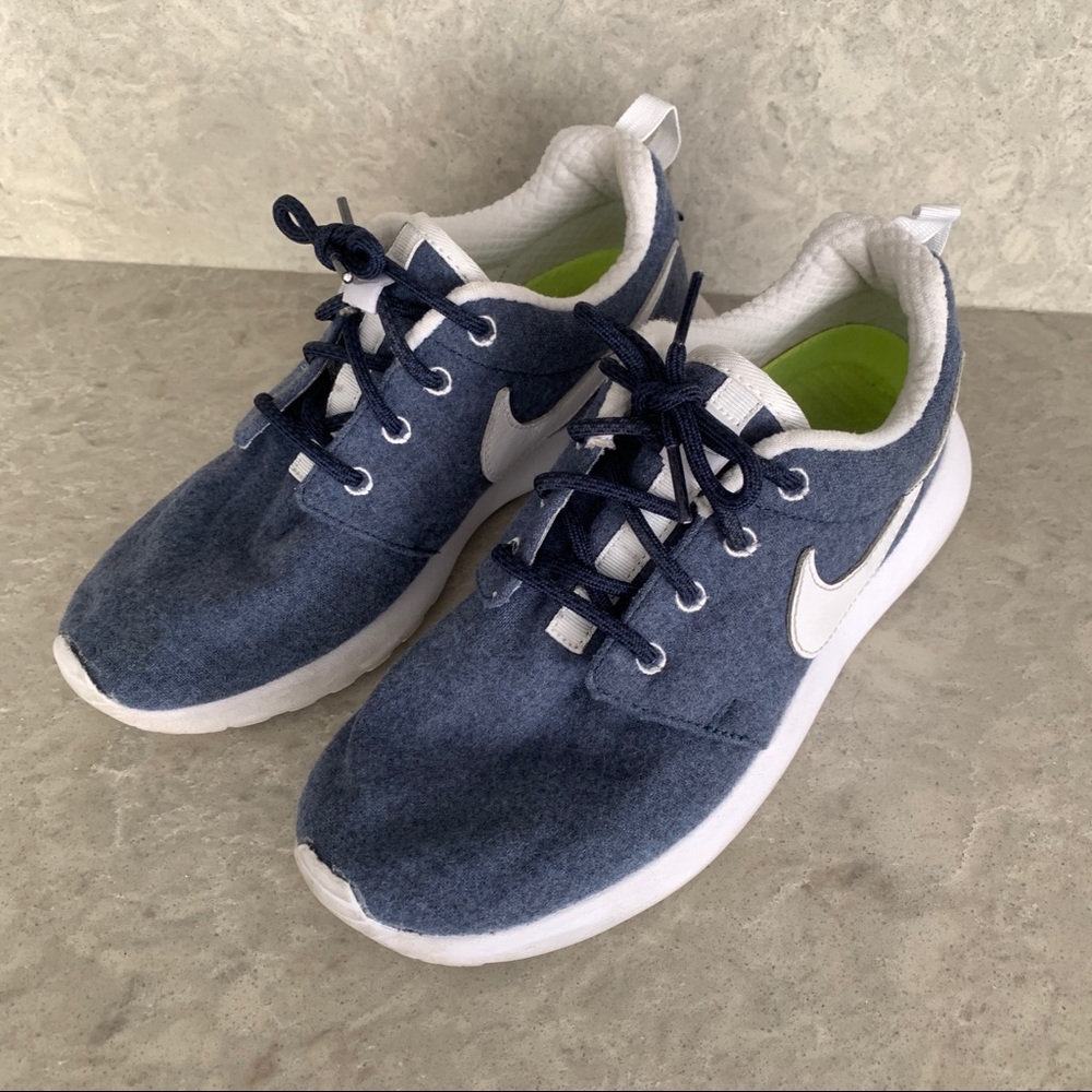 Nike Roshe Run Sneakers